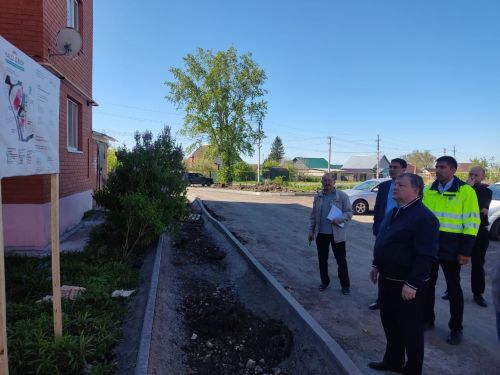 Дамир Ишкинеев проверил ход работ по благоустройству и капремонту в Нурлате