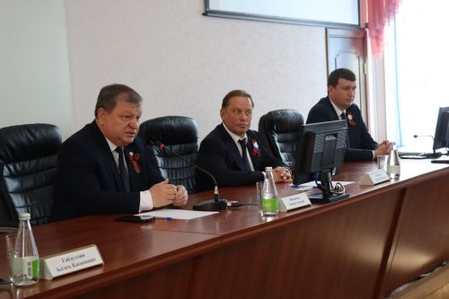 В Нурлате Айдар Метшин принял участие в акции «Красная гвоздика»
