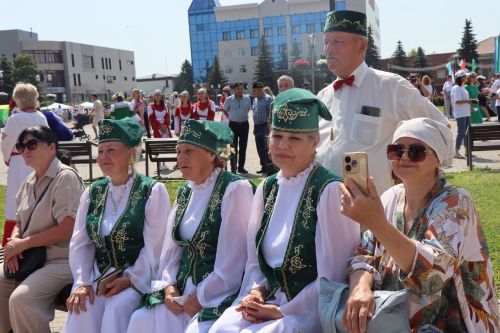 День России нурлатцы отпраздновали на центральной площади города