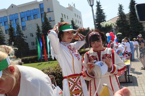 День России нурлатцы отпраздновали на центральной площади города