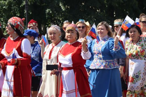 Многонациональный Нурлат отметил День России Парадом дружбы народов