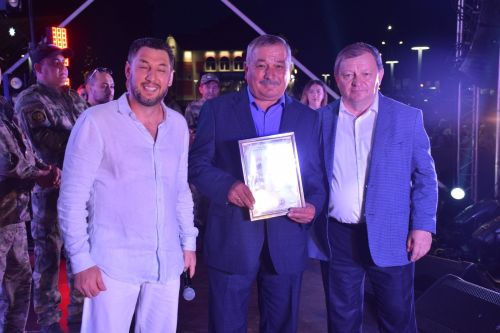 В Нурлате Фирдус Тямаев дал большой благотворительный концерт (+фоторепортаж)