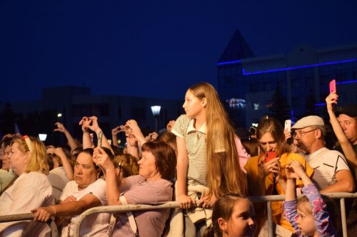 В Нурлате Фирдус Тямаев дал большой благотворительный концерт (+фоторепортаж)
