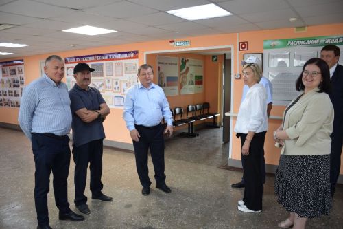 В Нурлате Дамир Ишкинеев посетил объекты капитального ремонта