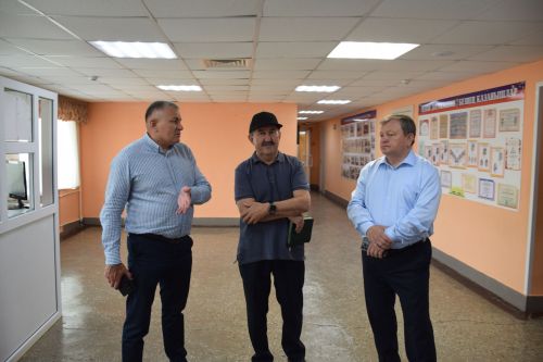 В Нурлате Дамир Ишкинеев посетил объекты капитального ремонта