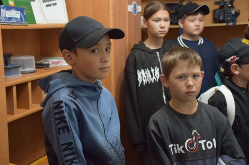 Каникулы с пользой: ученики Среднекамышлинской школы посетили «Нурлат-информ»