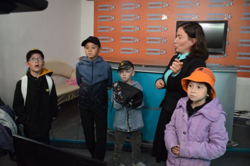 Каникулы с пользой: ученики Среднекамышлинской школы посетили «Нурлат-информ»