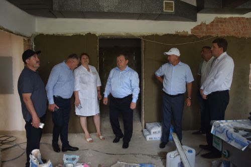 В Нурлате Дамир Ишкинеев посетил объекты капитального ремонта