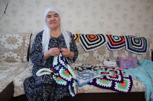 Шаль за два дня: рукодельная фея из Степного Озера Сания Исмагилова
