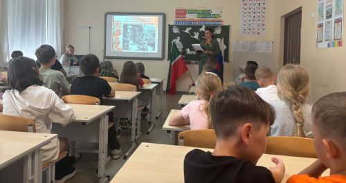 Ученики школы №1 Нурлата почтили память героев в преддверии Дня памяти и скорби