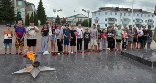 Ученики школы №1 Нурлата почтили память героев в преддверии Дня памяти и скорби