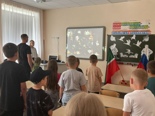 Ученики школы №1 Нурлата почтили память героев в преддверии Дня памяти и скорби