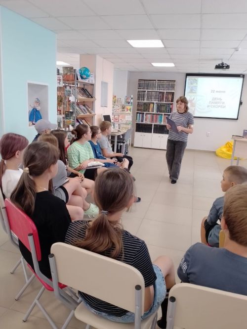 Ученики школы №1 Нурлата почтили память героев в преддверии Дня памяти и скорби