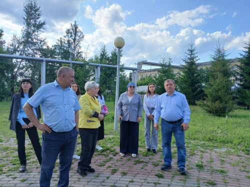 Глава Нурлатского района проверил общественные пространства и призвал жителей к порядку