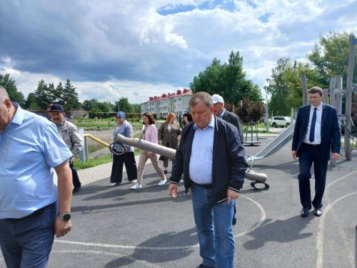 Глава Нурлатского района проверил общественные пространства и призвал жителей к порядку