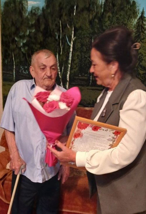 Житель Нурлата Геннадий Александрович Голубев отмечает 90-летний юбилей
