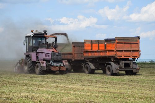 От качества кормов – к продуктивности скота: в Нурлатском районе кипит кормозаготовка