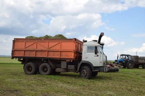 От качества кормов – к продуктивности скота: в Нурлатском районе кипит кормозаготовка