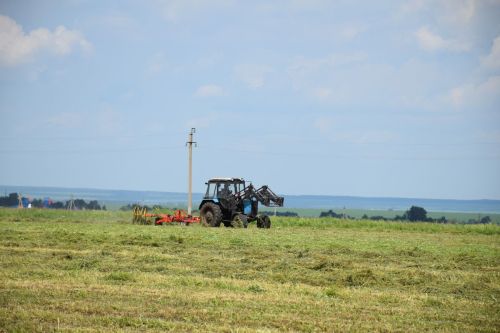 От качества кормов – к продуктивности скота: в Нурлатском районе кипит кормозаготовка