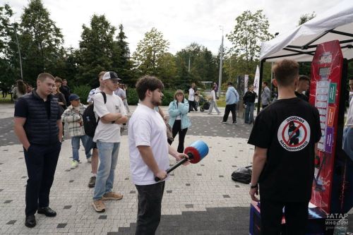 Акция в Казани научила, как не стать жертвой мошенников