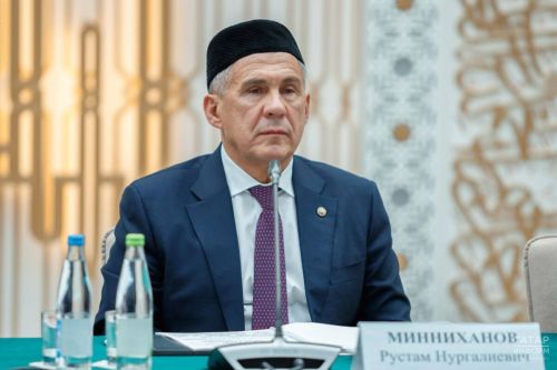 Рустам Минниханов посетил праздничный намаз в восстановленной мечети села Маскара