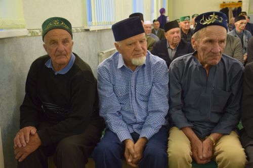 Нурлатцы отмечают Курбан-байрам: в мечетях района прошли праздничные богослужения