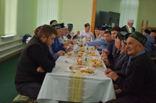 Нурлатцы отмечают Курбан-байрам: в мечетях района прошли праздничные богослужения