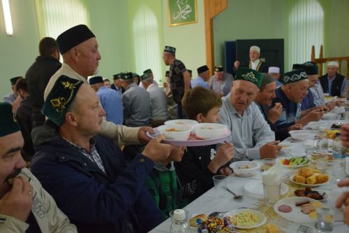 Нурлатцы отмечают Курбан-байрам: в мечетях района прошли праздничные богослужения