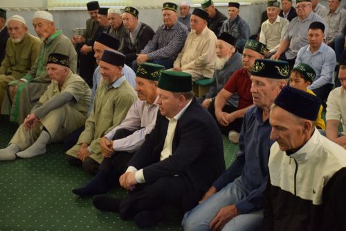 Нурлатцы отмечают Курбан-байрам: в мечетях района прошли праздничные богослужения
