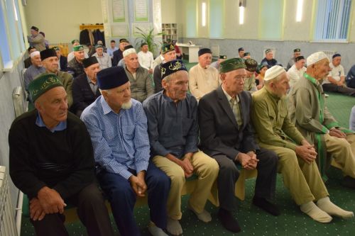 Нурлатцы отмечают Курбан-байрам: в мечетях района прошли праздничные богослужения