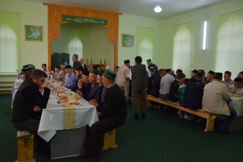 Нурлатцы отмечают Курбан-байрам: в мечетях района прошли праздничные богослужения