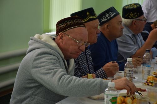 Нурлатцы отмечают Курбан-байрам: в мечетях района прошли праздничные богослужения