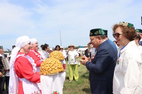 Яркий, шумный, незабываемый: Нурлат с размахом отпраздновал Сабантуй!