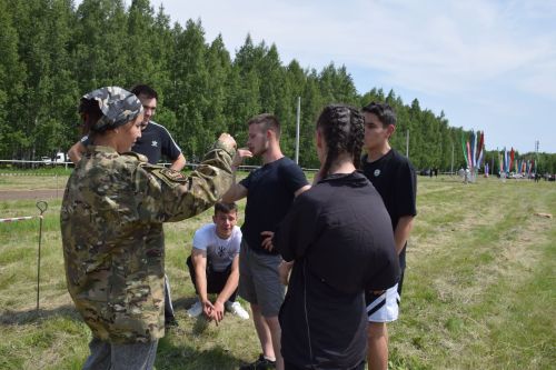 «Тропа мужества» и трофеи СВО: патриотическая площадка фонда «Все для Победы Нурлат» стала центром притяжения на Сабантуе