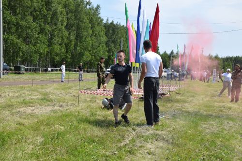 «Тропа мужества» и трофеи СВО: патриотическая площадка фонда «Все для Победы Нурлат» стала центром притяжения на Сабантуе