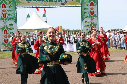 Яркий, шумный, незабываемый: Нурлат с размахом отпраздновал Сабантуй!
