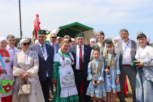 Яркий, шумный, незабываемый: Нурлат с размахом отпраздновал Сабантуй!