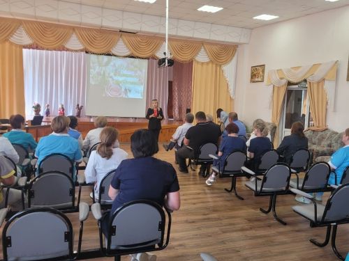 Теплая встреча в Нурлатском доме-интернате: Дом дружбы народов поздравил социальных работников