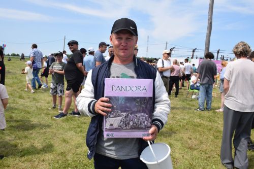 Захит Зядитов из Нового Иглайкина покорил 12-метровый шест на Сабантуе в Нурлате