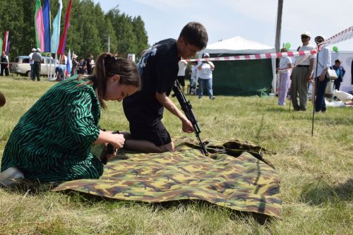 «Тропа мужества» и трофеи СВО: патриотическая площадка фонда «Все для Победы Нурлат» стала центром притяжения на Сабантуе