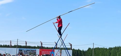 Захит Зядитов из Нового Иглайкина покорил 12-метровый шест на Сабантуе в Нурлате