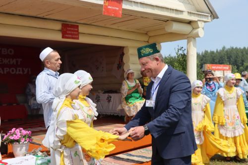 Яркий, шумный, незабываемый: Нурлат с размахом отпраздновал Сабантуй!