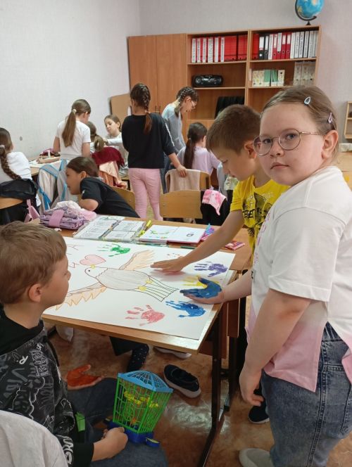 В пришкольном лагере «Маленькая страна» кипит жизнь.