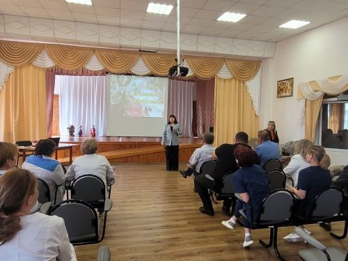 Теплая встреча в Нурлатском доме-интернате: Дом дружбы народов поздравил социальных работников