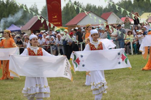 Яркий, шумный, незабываемый: Нурлат с размахом отпраздновал Сабантуй!