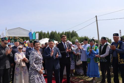 Салават и Алсу Минибаевы торжественно зарегистрировали брак на нурлатском Сабантуе