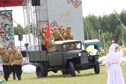 Яркий, шумный, незабываемый: Нурлат с размахом отпраздновал Сабантуй!