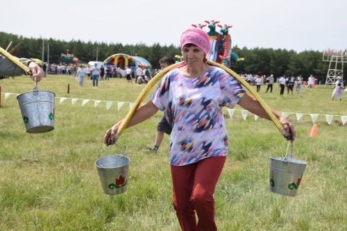Захит Зядитов из Нового Иглайкина покорил 12-метровый шест на Сабантуе в Нурлате