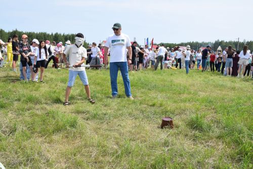 Захит Зядитов из Нового Иглайкина покорил 12-метровый шест на Сабантуе в Нурлате