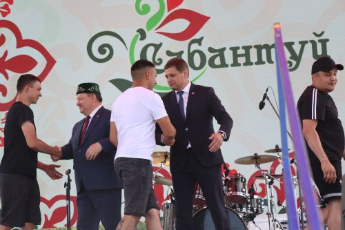 Яркий, шумный, незабываемый: Нурлат с размахом отпраздновал Сабантуй!